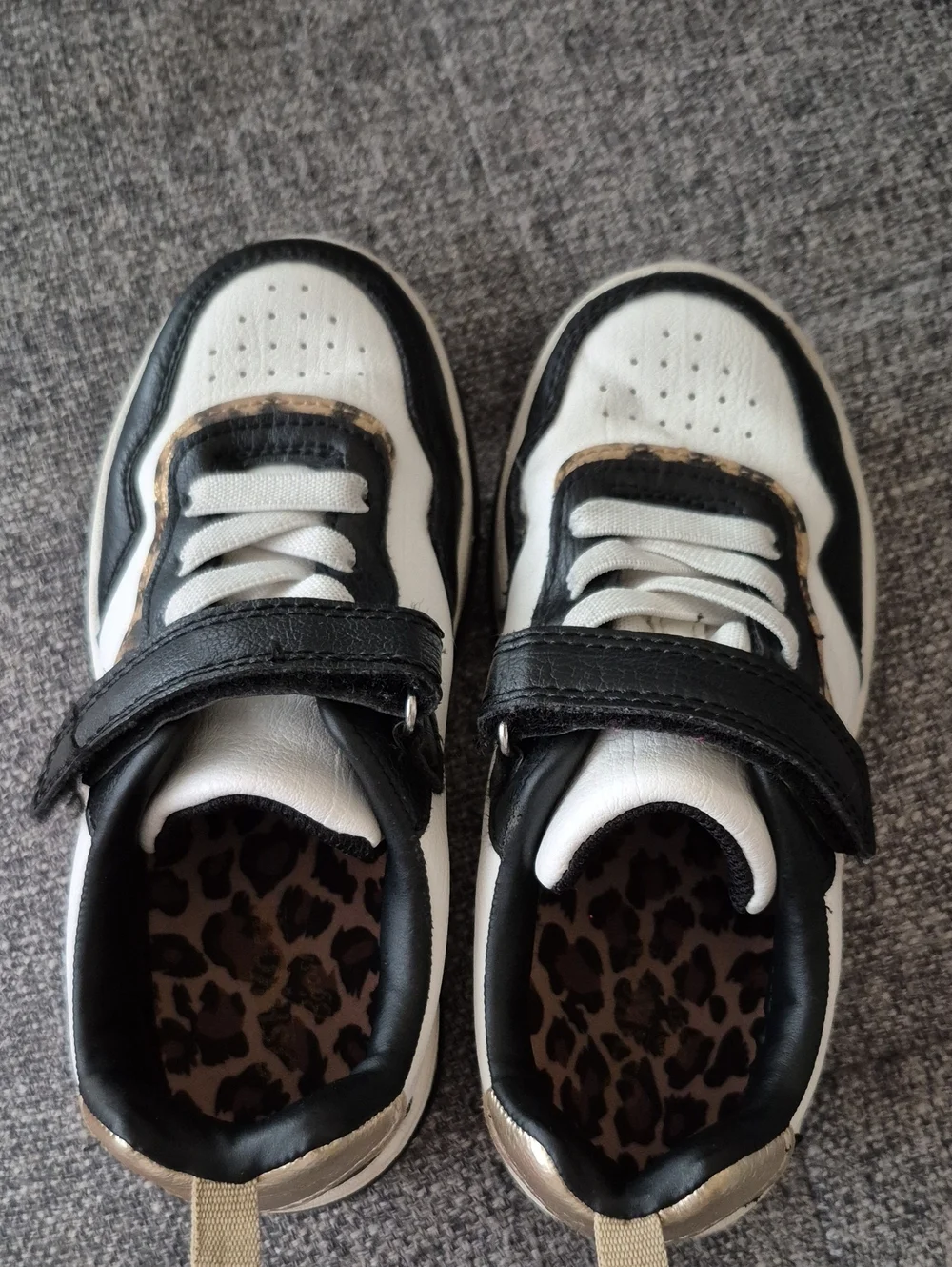 Oshkosh Velcro Girls Shoes Sz.11